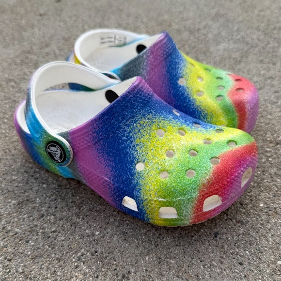 Crocs Kids Classic Spray Dye Clog Unisex Multicolored Rainbow Size